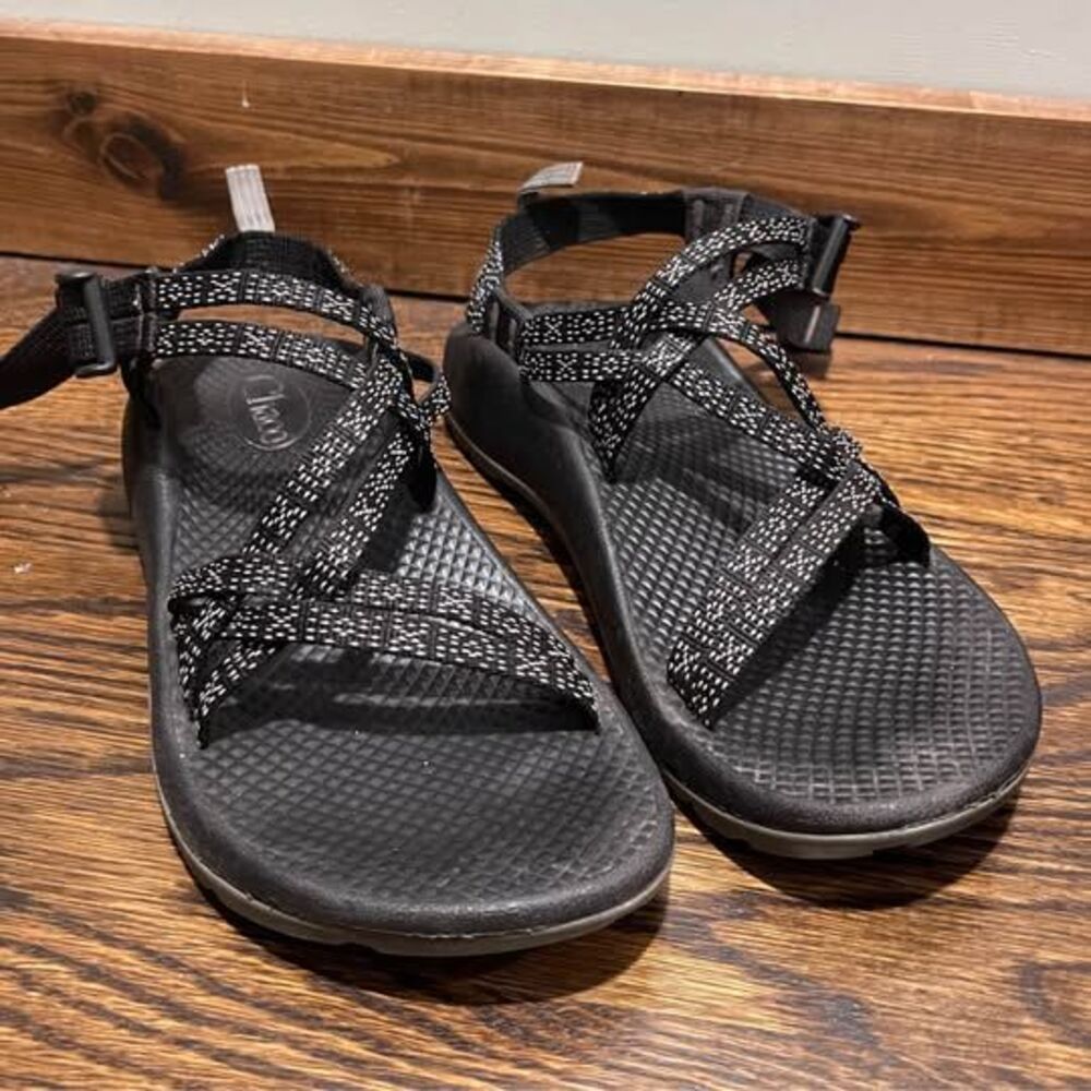 Chaco Size 5 Girls Sandals Black and White